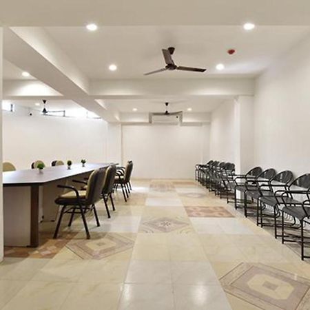 Fabhotel Siddharth Corporate - Vavol, Gandhinagar Dış mekan fotoğraf