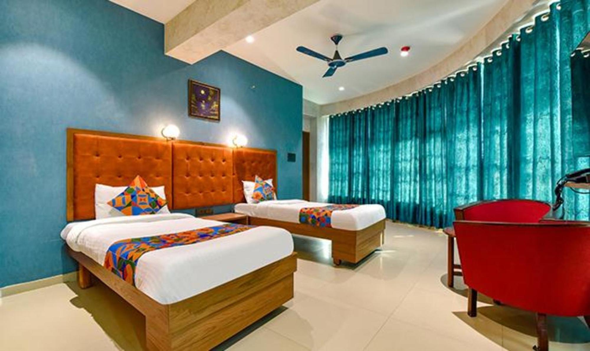 Fabhotel Siddharth Corporate - Vavol, Gandhinagar Dış mekan fotoğraf