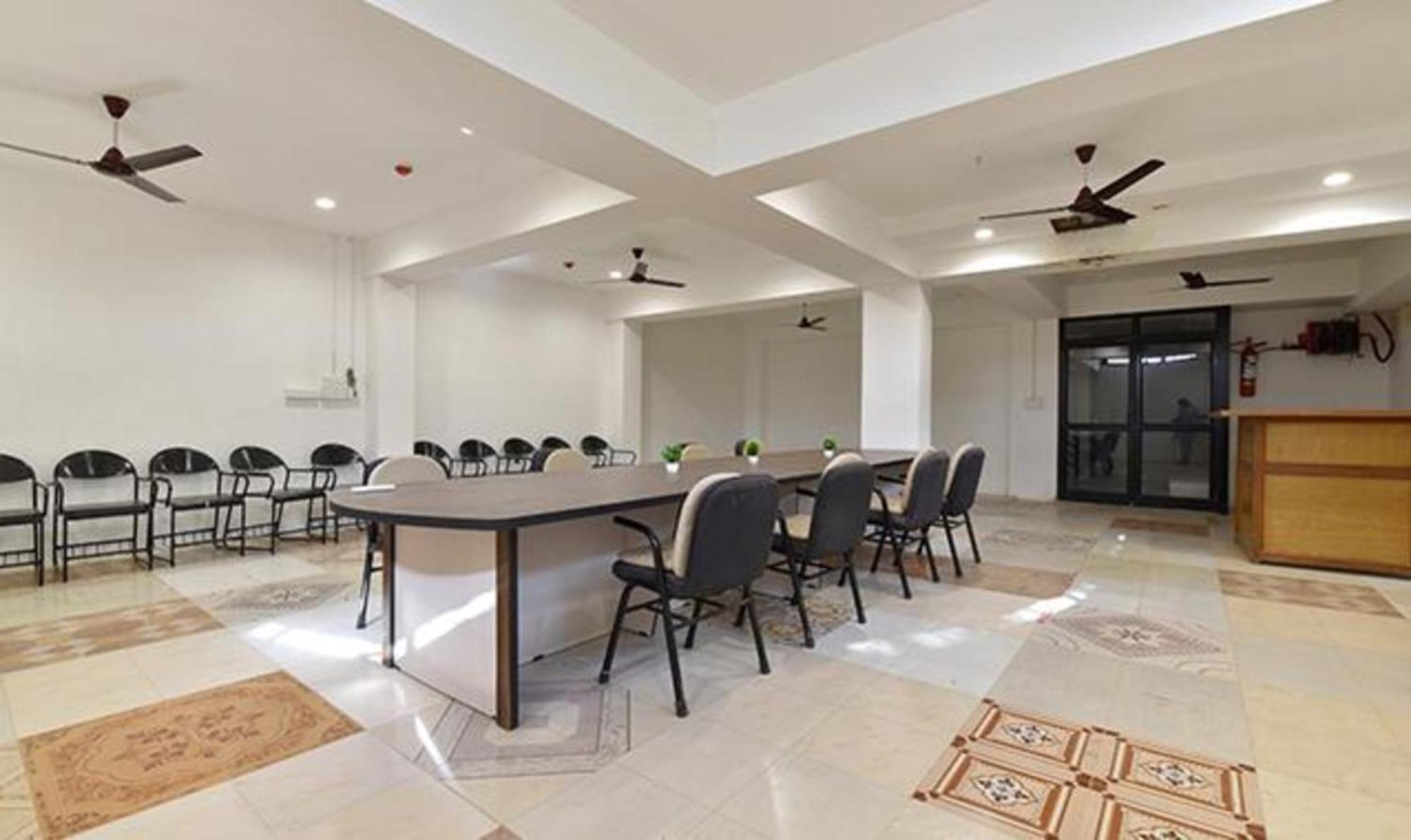 Fabhotel Siddharth Corporate - Vavol, Gandhinagar Dış mekan fotoğraf