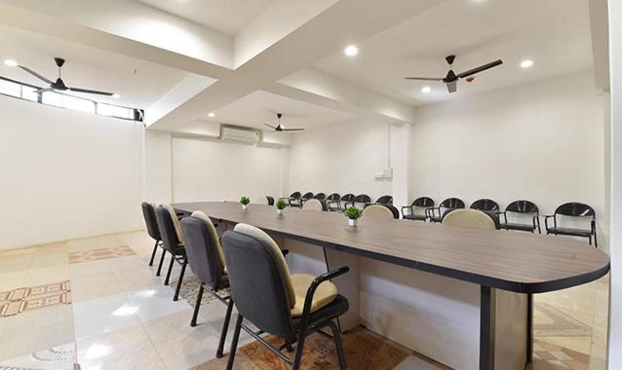 Fabhotel Siddharth Corporate - Vavol, Gandhinagar Dış mekan fotoğraf