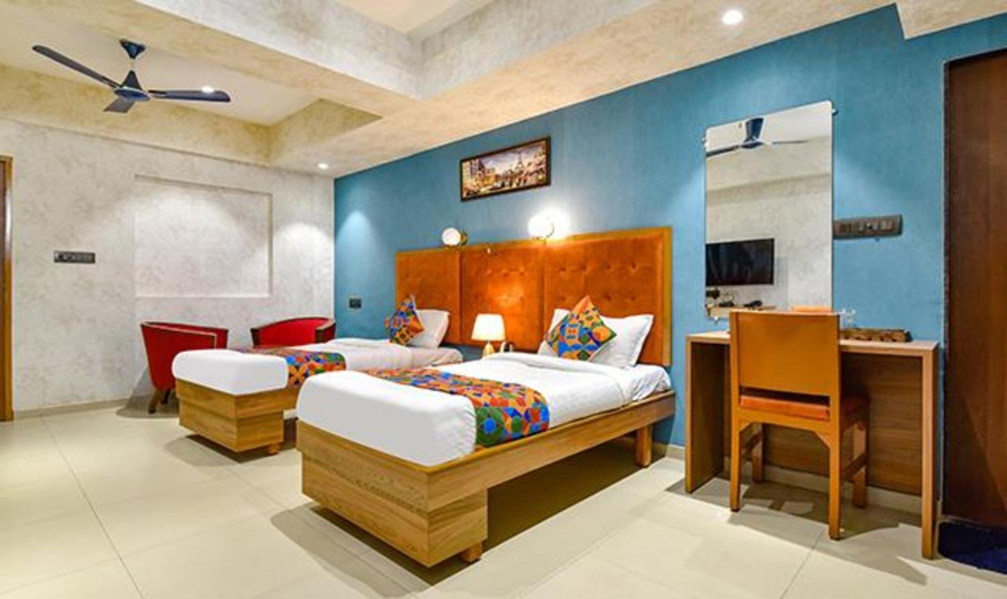 Fabhotel Siddharth Corporate - Vavol, Gandhinagar Dış mekan fotoğraf