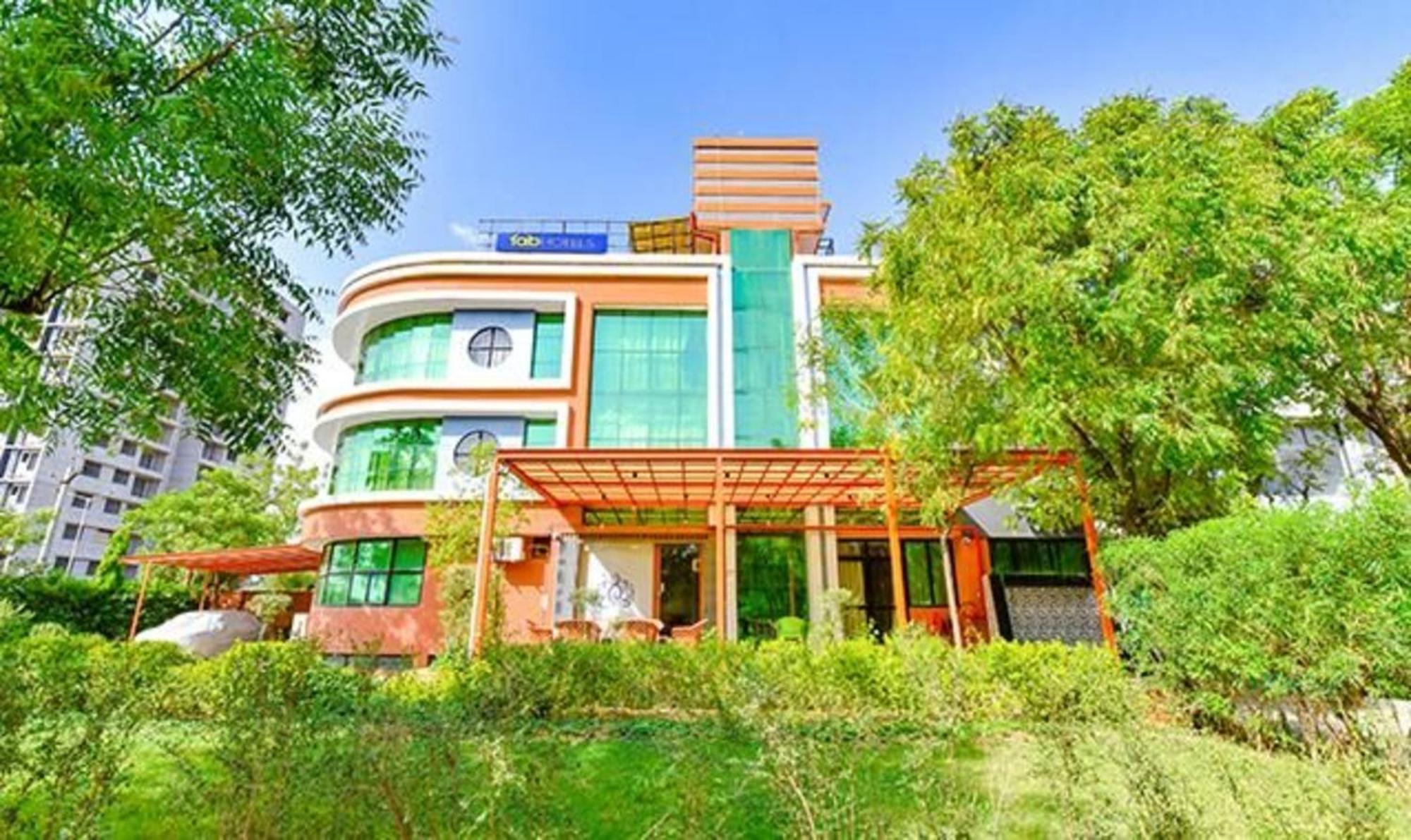 Fabhotel Siddharth Corporate - Vavol, Gandhinagar Dış mekan fotoğraf